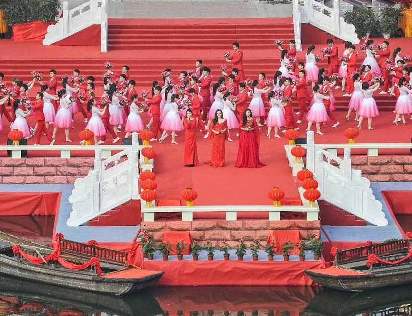 央視唱響新時(shí)代，走進(jìn)臺(tái)兒莊雙層水上舞臺(tái)