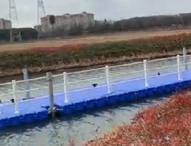 昆山白漁潭現(xiàn)代示范農業(yè)園浮橋